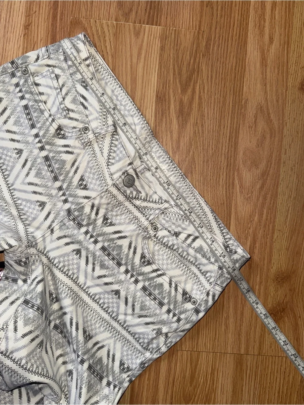 Aeropostale White & Gray Patterned Jeggings